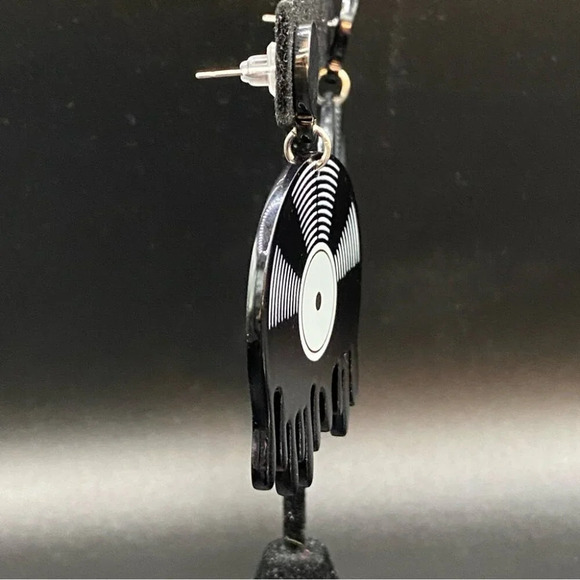 Fun Melting Record Stud  Earrings Pierced - Picture 3 of 7